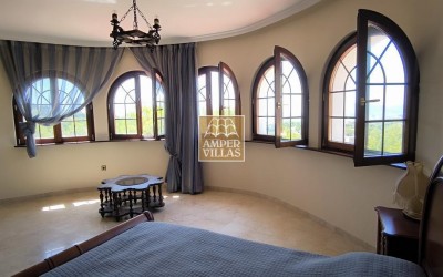 Fantástica villa con gran parcela, con privacidad y vistas al mar.